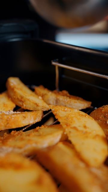 Готовим картофель по-деревенски в аэрогриле из свежей и замороженной картошки