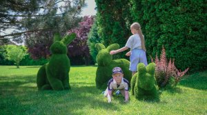 Топиарные фигуры "Кролики" из искуственной топиарной травы. г. Краснодар