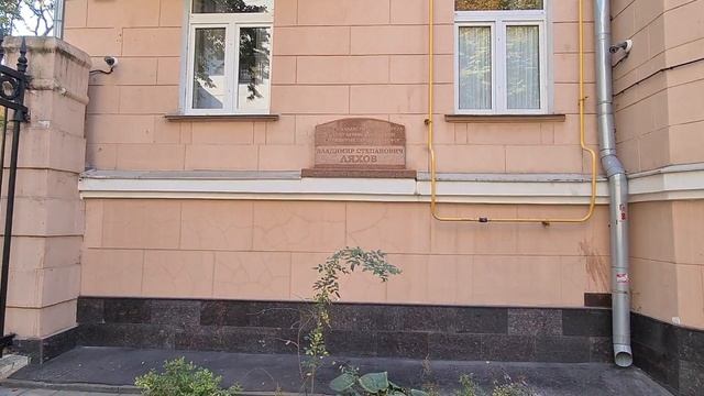 Патриаршие пруды. м Чистые пруды.