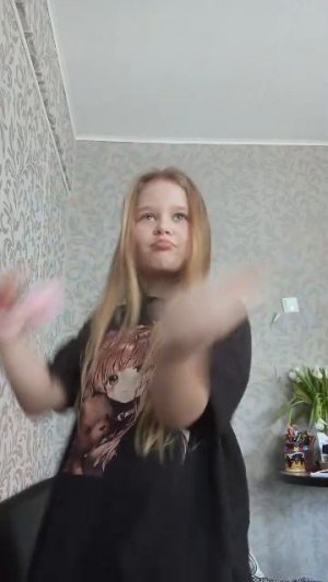 танцую и пою(обожаю танцевать)