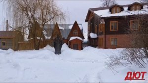 Дорога привела в Женский Монастырь.