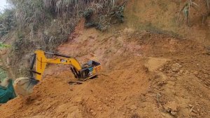 Самодельный экскаватор Cat 390F выравнивает грунт за 8 часов _ самодельная радиоуправляемая модель