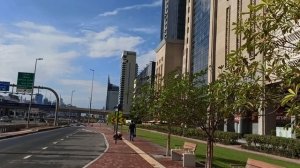 У метро Дубай Интернешнл Сити.