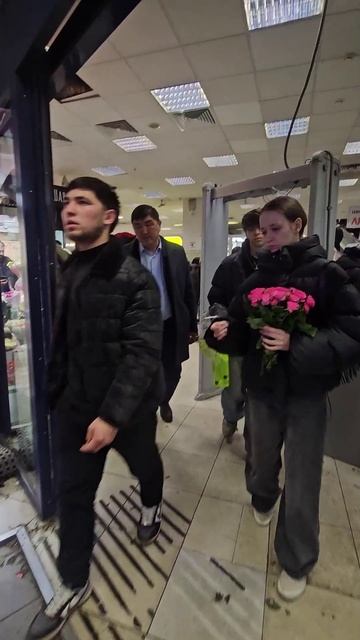 8 марта и стоимость цветов.