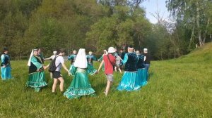 Ярмәкәй егетләре, Ак калфак. Асса, бас әле.