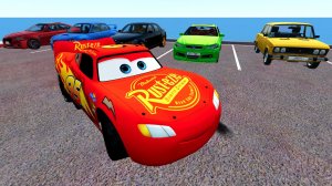 Молния Маквин и Машинки: ТРЮКИ И АВАРИИ С ОБРЫВА 🏎️💥 (BeamNG)