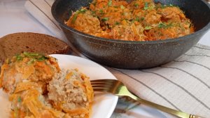 "Сочные ёжики в подливе: простой рецепт на сковороде".