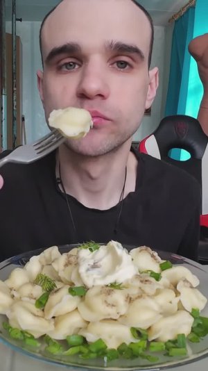 ПЕЛЬМЕНИ / БУТЕРБРОДЫ С МАСЛОМ / САЛАТ / ПОНЧИКИ / ОБЖОР / ЕДА НА КАМЕРУ / МУКБАНГ
