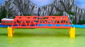 Поезда! Детская огромная железная дорога! Давай играть вместе!