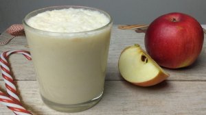 Коктейль из молока и яблок в блендере