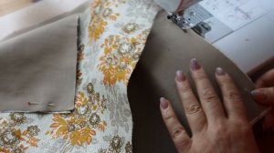 Разрезаю старые штаны мужа и делаю так же