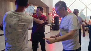 8 марта.Какой мужчина....