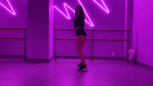 Занятие по базовым тряскам тазом