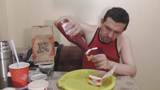 Обжор мукбанг из Ростикс KFC наггетсы 6 штук за 1 рубль