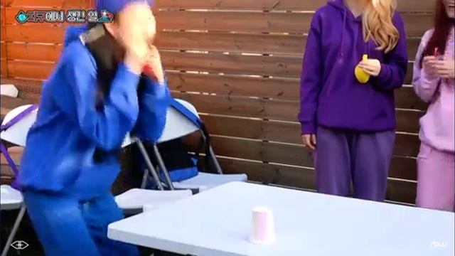 Push plastic cup by balloon