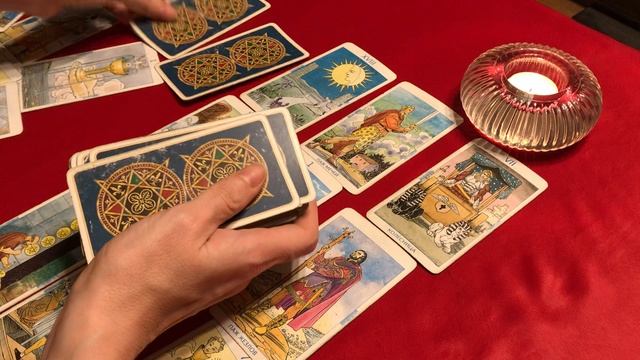 Какой мужчина испытывает интерес к вам? Гадание Таро