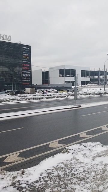 ЛиАЗы отправляются со остановки, маршрут 314, 247