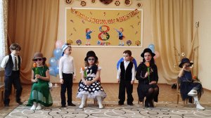 ПОЗДРАВЬ СВОЮ ПОДРУЖКУ.  Игра.