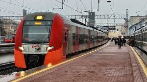 ЭС2Г 005/026 "Ласточка" сообщением Санкт-Петербург - Выборг, отправляется от Финляндского вокзала