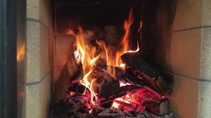 Кирпичная печь 3х3 кирпича с каминной дверкой.