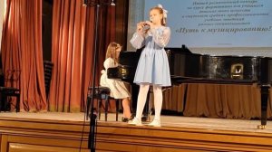 Выступление Лапиной А. и Важениной Д. на конкурсе "Путь к музицированию" (2)