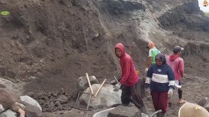 Строительство, обзор песчаного карьера, ручная добыча песка