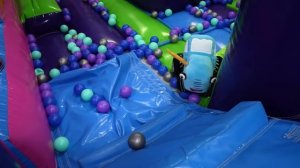 Алиса Шоу -Алиса и Синий Трактор играют в прятки в парке развлечений Air Park(1080P_60FPS)