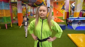 Алиса Шоу - Синий Трактор потерял животных в игровом центре Joki Joya(1080P_60FPS)