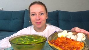 Мукбанг от Яны суп куриный, пицца домашняя и конечно же САЛО. Еда вкуснота.
