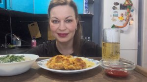 МУКБАНГ ОТБИВНЫЕ В ПАНИРОВОЧНЫХ  СУХАРЯХ/СПАГЕТТИ/ОВОЩНОЙ САЛАТ/MUKBANG ЕДА ОБЖОР
