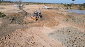 Строительство, засыпка, чуть не утопили в грязи бульдозер