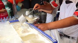 Аквариум с молочными пузырьками - малазийская уличная еда