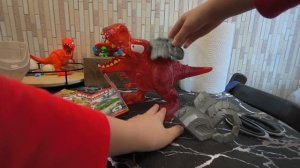 ZURU smashers Dino island T-Rex battle!
