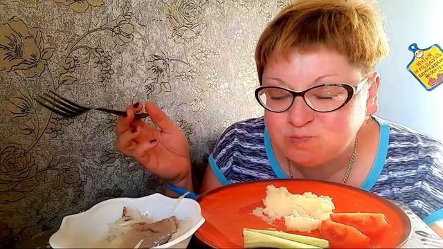 Селедочка,картошечка,вкуснее не бывает/Пока жарится рулька,жру это/МУКБАНГ( архив)