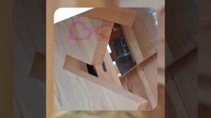 1000050963.mp4 (Собака наблюдает за устройством лестницы на 2-ой этаж в доме А-фрейм)