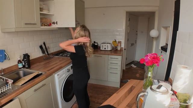 TOP 1 WOMAN ROUTINE How I Stay Productive, Healthy & Balanced - Dr Faye Bate (720p, H264)