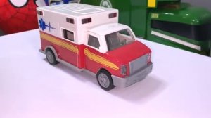 Мультик для детей и малышей . Мультики про машинки . Достаем из коробки машинки скорой помощи .
