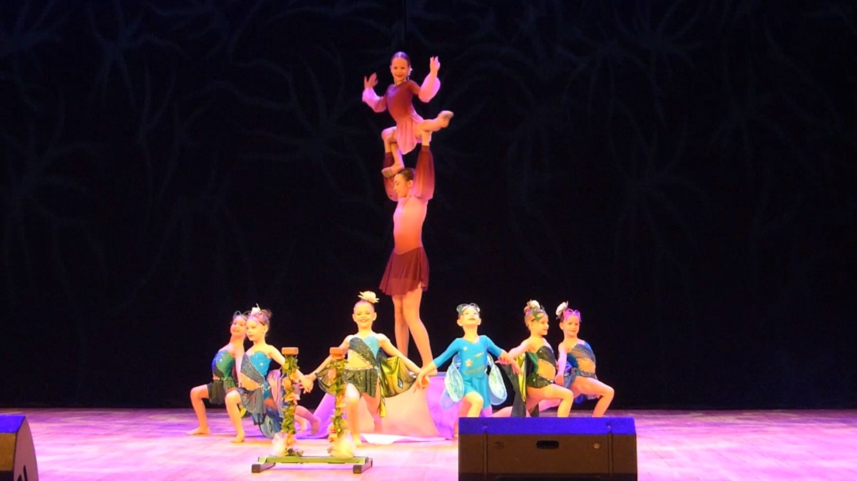 «Бабочки». Миниатюра цирка сестёр Фоминых