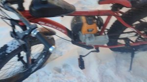 Бюджетный фэтбайк  мотовелосипед дырчик с 2хтактным мотором