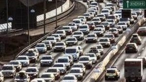 ПРОСТАЯ ПРОБКА ИЗ МАШИН. КТО ЗНАЛ ЧТО ТАК ПОЛУЧИТЬСЯ. СЕЙЧАС УЖЕ ЭТО ЗДАНИЕ ПОСТРОИЛИ.