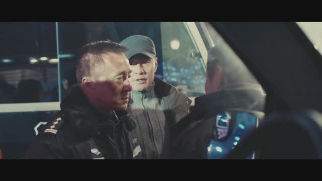 Полицейская история 2013: В осаде: "Это моё дело, идти мне!"