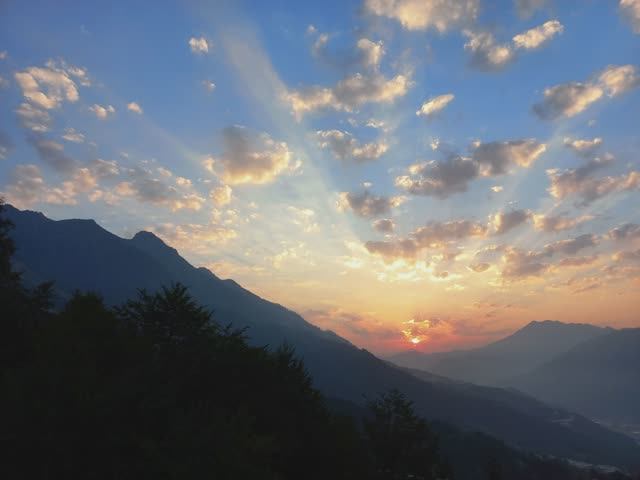 "Размышление на закате" (стихи Зинаиды Миркиной и музыка Массне)