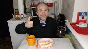 завтрак с Рыжулей. токсичные вечно ноющие друзья. мукбанг. обжор. еда на камеру. диета. шизофрения.