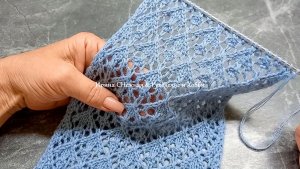 Симпатичные ажурные ромбики спицами