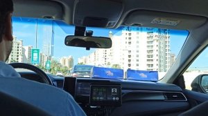 Мы наконец поймали такси и едем к отелю Атлантис!