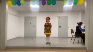 1) Чешская народная песня «Печь упала»
2) муз. Д. Кабалевского «Гости»