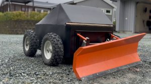 Подробнее о конструкции радиоуправляемого снегоочистителя