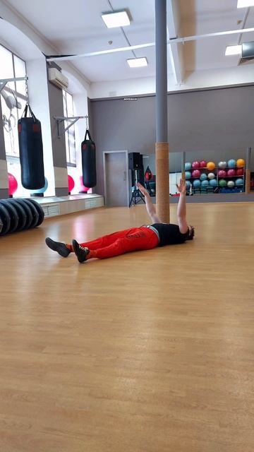 видео со звуком можно посмотреть в приложении Looky   @artist_vladislav 
трек good time
исполнитель