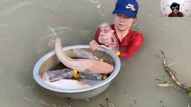 Интересный способ ловли рыбы 🐟 🎣