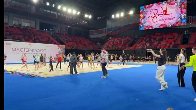 танцули 136 счастливиц на 5 коврах Лужников. Восточные танцы Мастерс